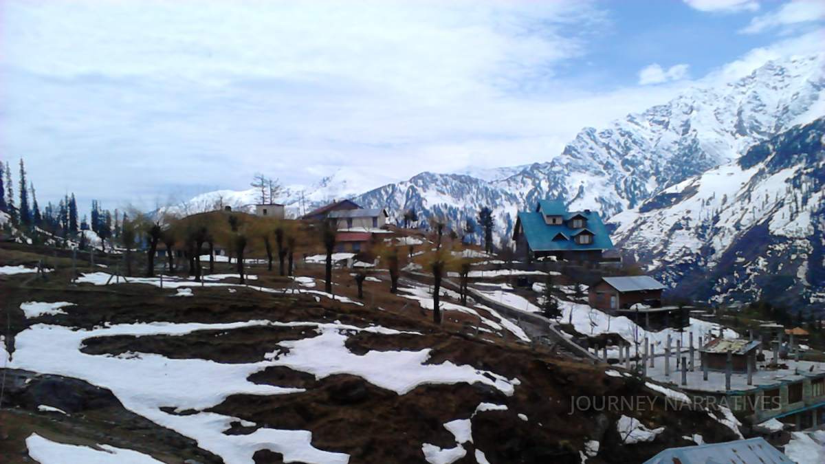 Snow-capped mountains in Manali showcasing the dramatic landscapes of the Himalayas