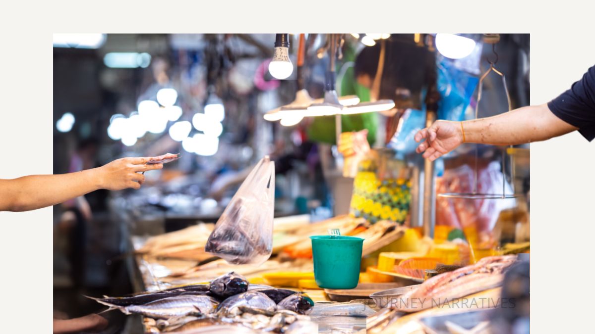 Person exchanging cash in a local market, highlighting payment options available to travelers in India