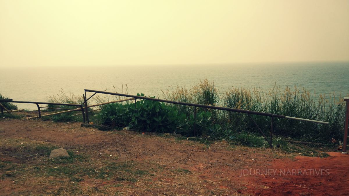 Dramatic cliffs overlooking beaches in India showcasing stunning coastal landscapes and viewpoints