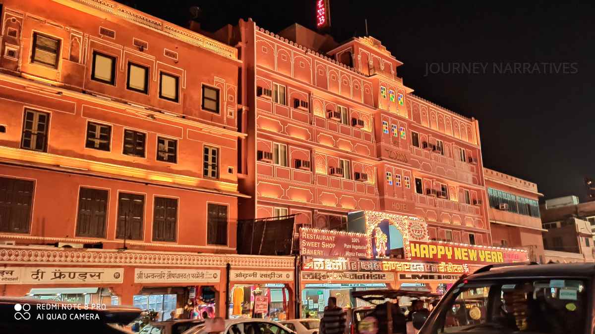 Busy shopping street in Jaipur featuring local crafts, textiles, and traditional market culture