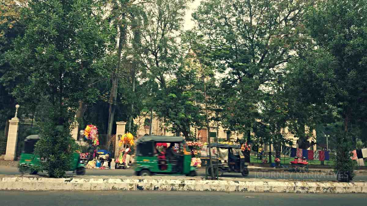 Auto-rickshaws operating on Indian roads representing practical travel and transportation advice
