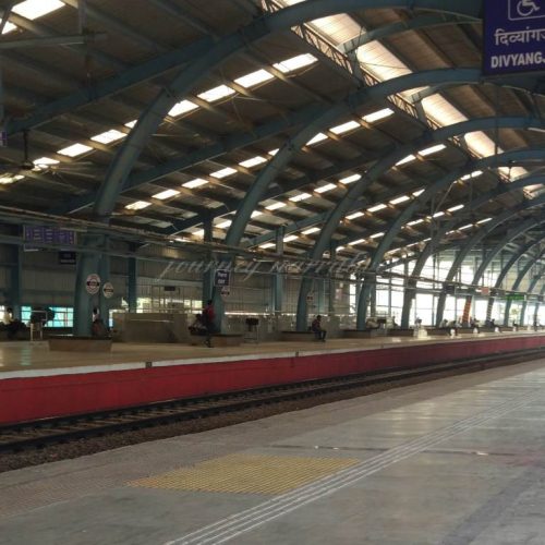 5 Fascinating Facts About the Local Trains of Mumbai — The Lifeline of the City